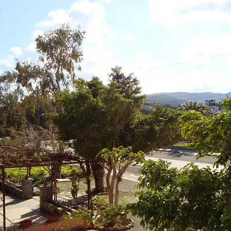 بيت ضيافة Athina 2*