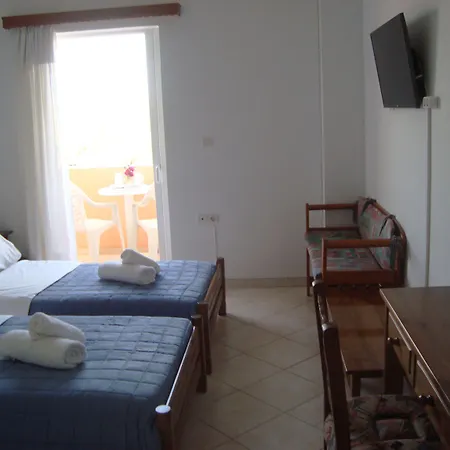 Athina בית הארחה העיירה רתימנו