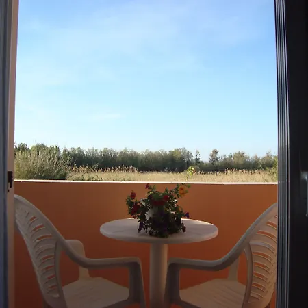 Athina בית הארחה 3*