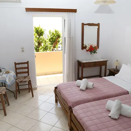 בית הארחה Athina 3*