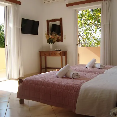 بيت ضيافة Athina 2*