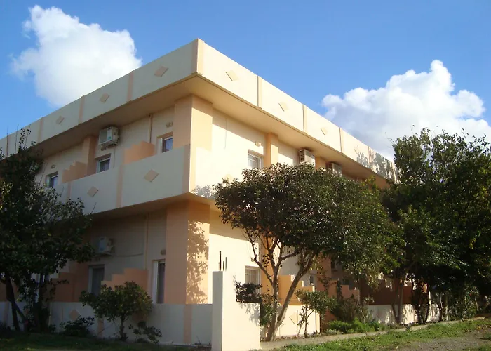 בית הארחה Athina