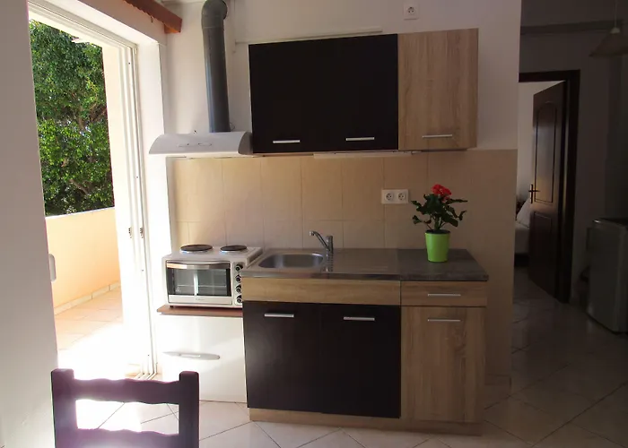 Athina בית הארחה