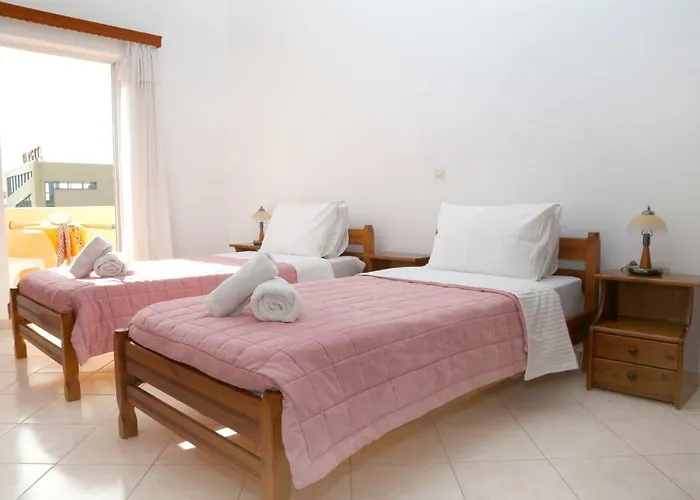 בית הארחה Athina