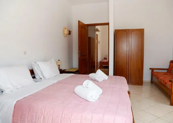 בית הארחה Athina 3*