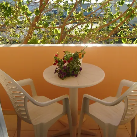 Athina Πανσιόν 2*